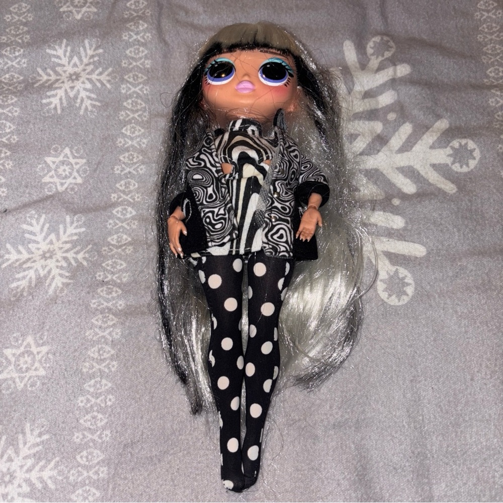 lol doll black and white outfit